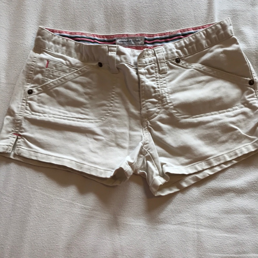 Abercrombie 00 Cream Shorts